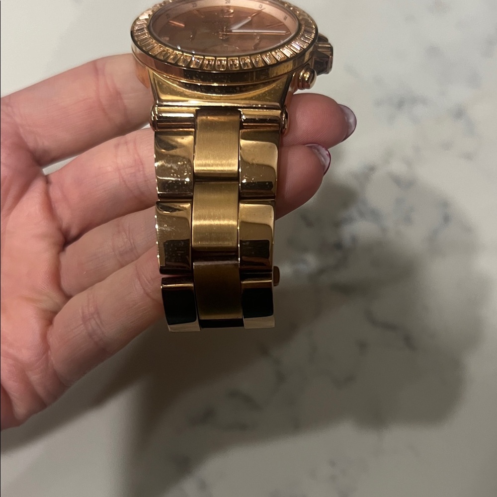 Michael Kors Rose Gold Women's Watch - Picture 4 of 6